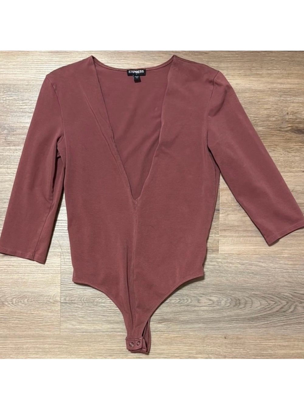 Express Deep V-Neck Bodysuit Women’s Small Burgundy 3/4 Sleeve Stretch Top